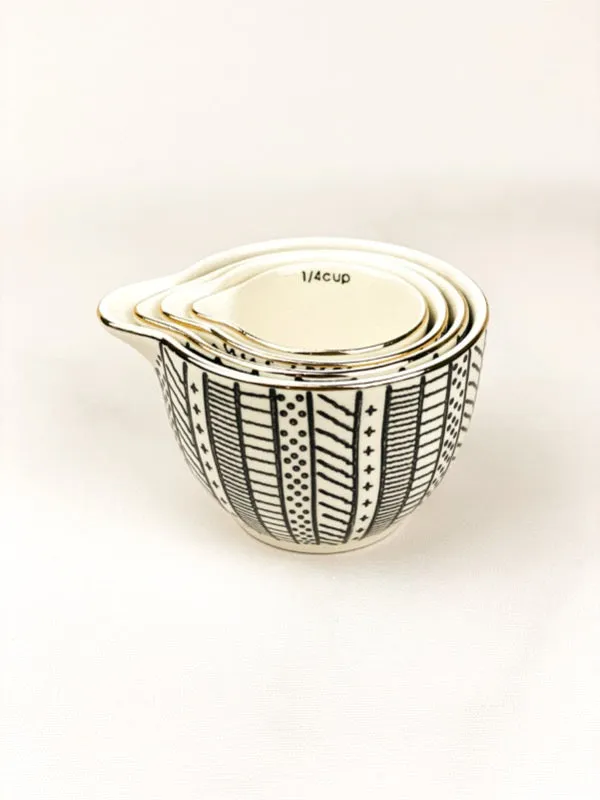 B&W Measuring Cup Set with Gold Accent